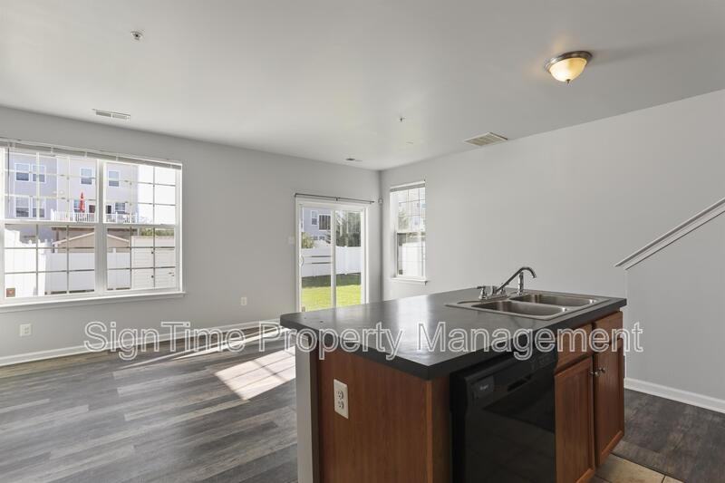 18234 Hurricane Ct - Photo 5 of 37