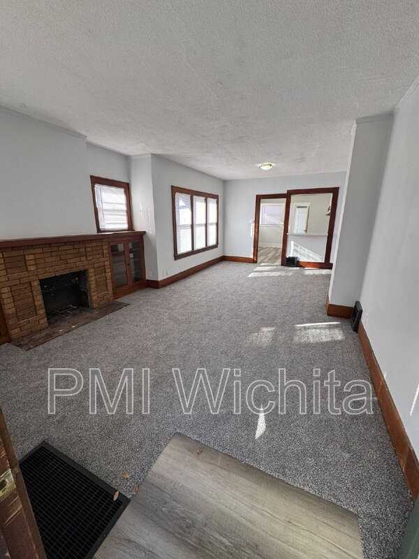 341 N Grove Dr - Photo 3 of 13