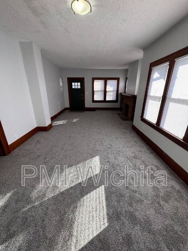 341 N Grove Dr - Photo 4 of 13