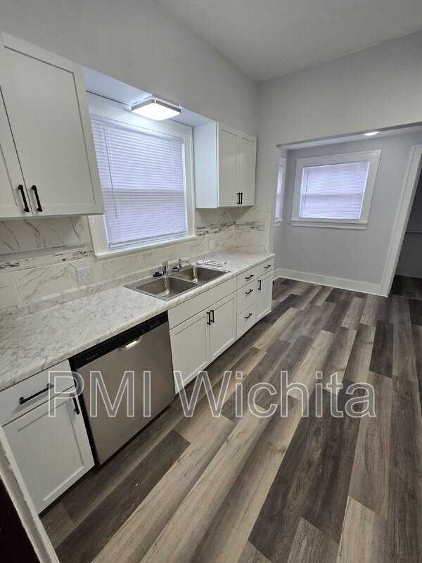 341 N Grove Dr - Photo 6 of 13