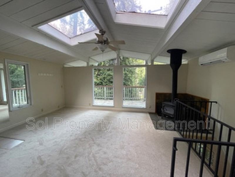 175 S Redwood Dr - Photo 4 of 30