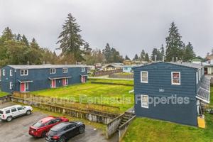 featured image of 2831 Ne Center St #1