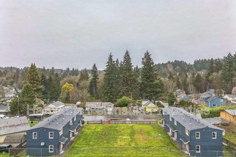 2831 Ne Center St #1 - Photo 2 of 9