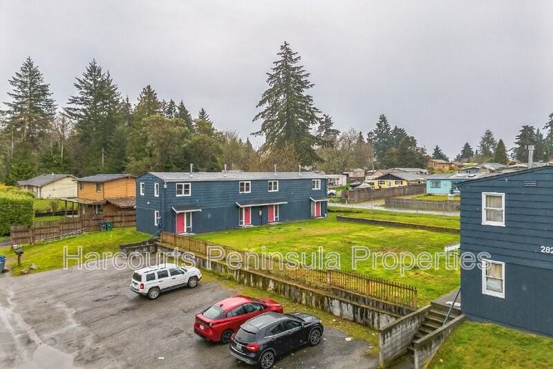 2831 Ne Center St #1 - Photo 3 of 9