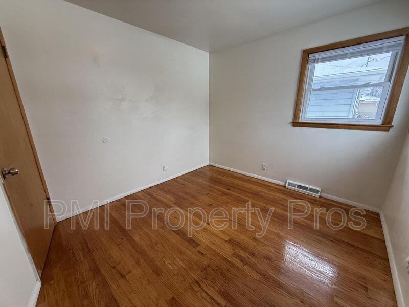 5836 N 75th St - Photo 6 of 17