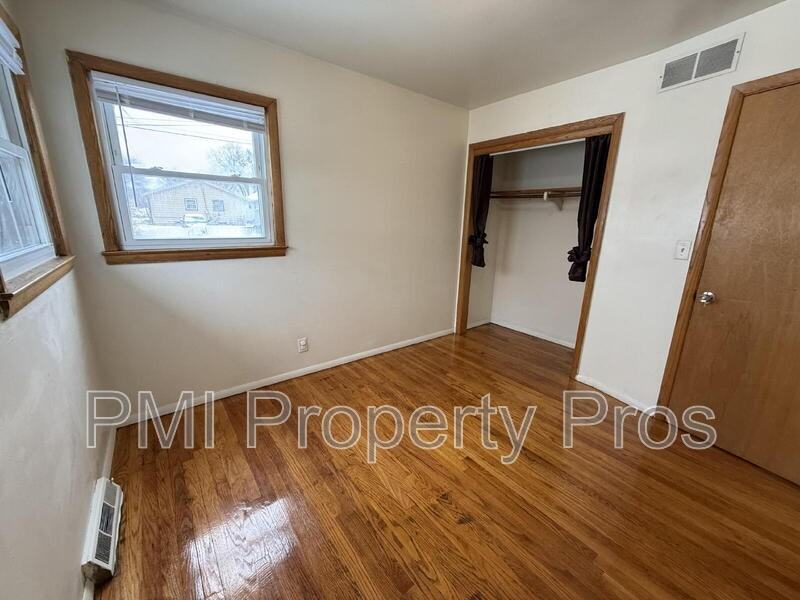 5836 N 75th St - Photo 7 of 17