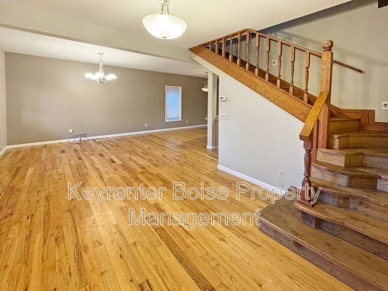 1909 N 10th St - Photo 3 of 29