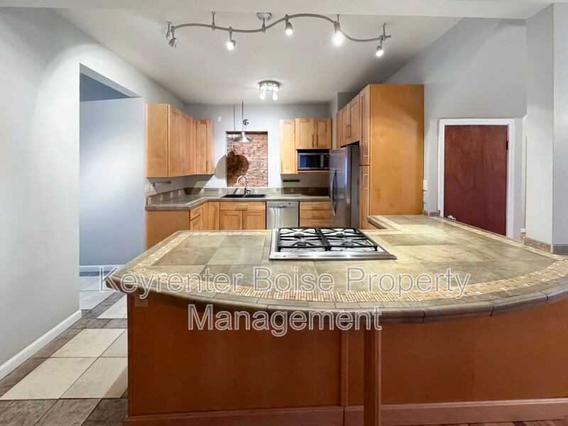 1909 N 10th St - Photo 6 of 29