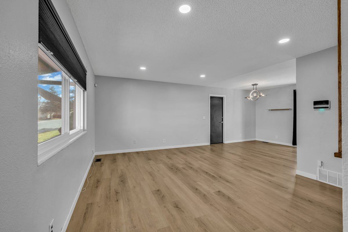 5545 Elkhart St - Photo 2 of 25