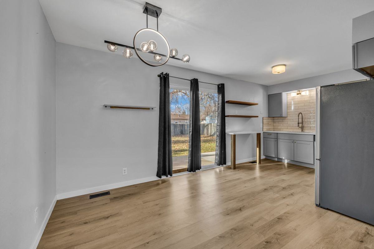 5545 Elkhart St - Photo 5 of 25