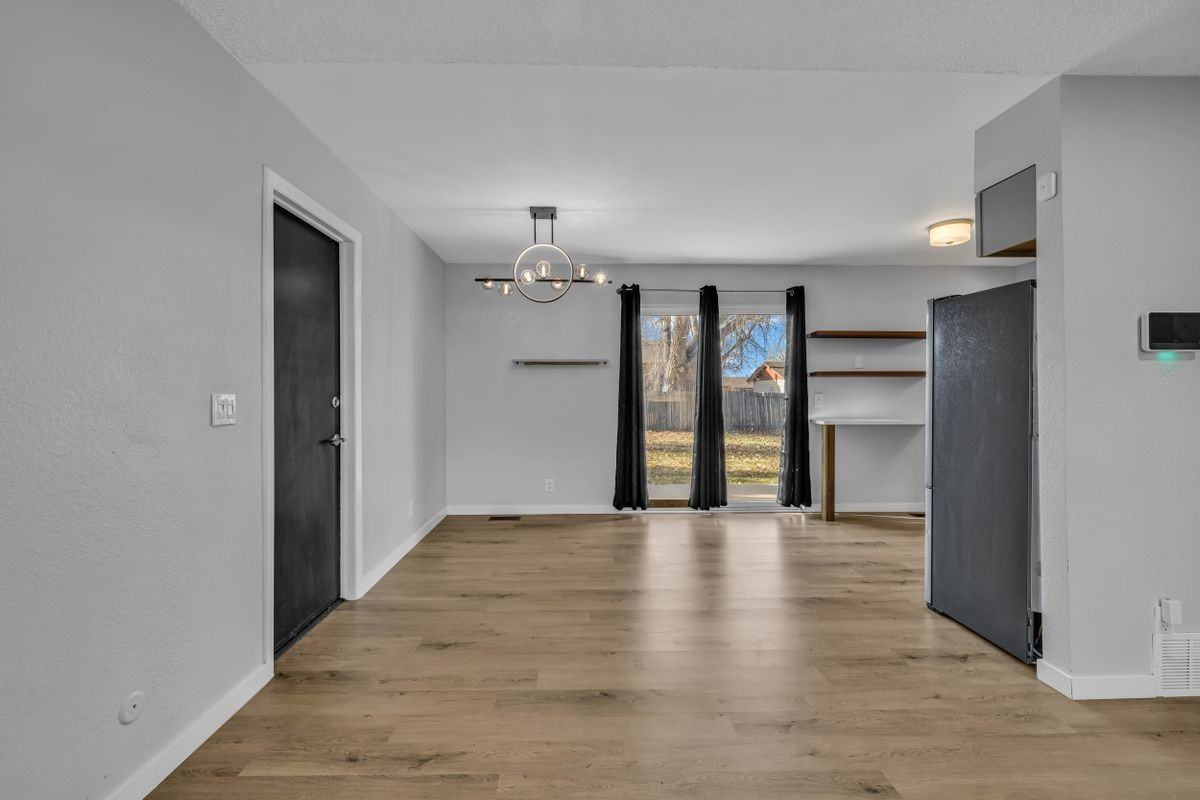 5545 Elkhart St - Photo 6 of 25