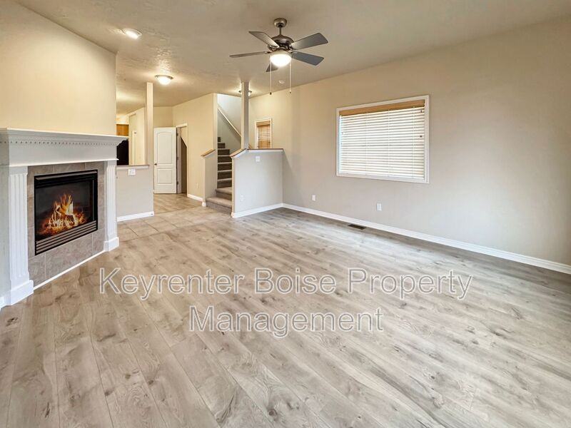 1838 S Latah St - Photo 3 of 27