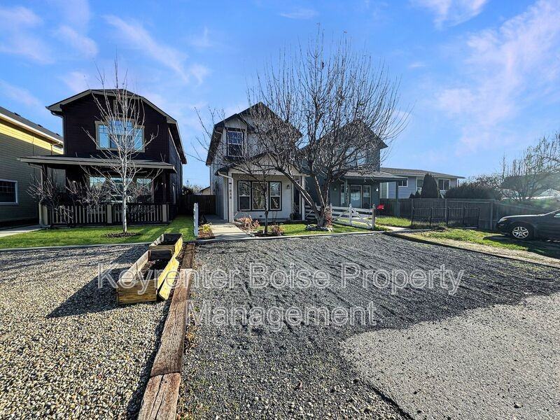 1838 S Latah St - Photo 6 of 27