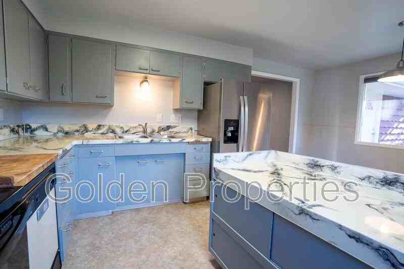 1013 N 14th St - Photo 3 of 24