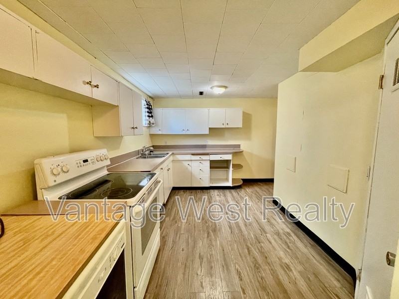 1319 - Photo 3 of 17