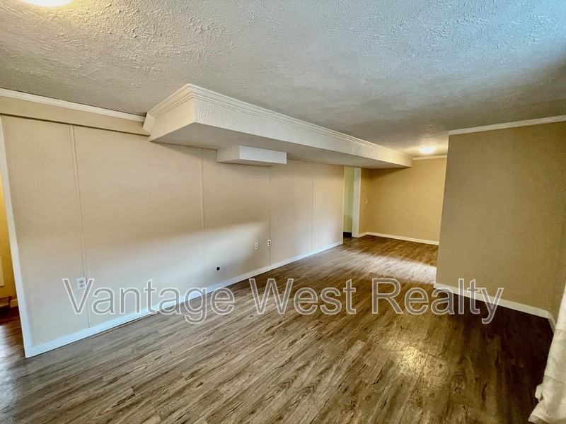 1319 - Photo 7 of 17