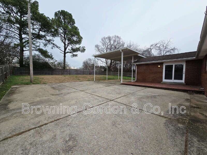 241 Bonnacroft Dr - Photo 2 of 11