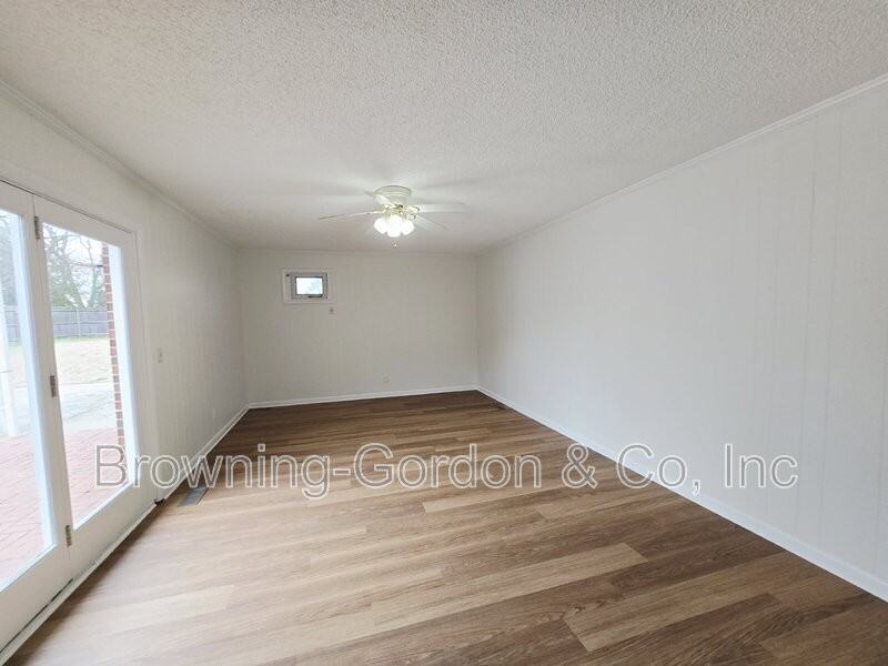 241 Bonnacroft Dr - Photo 6 of 11