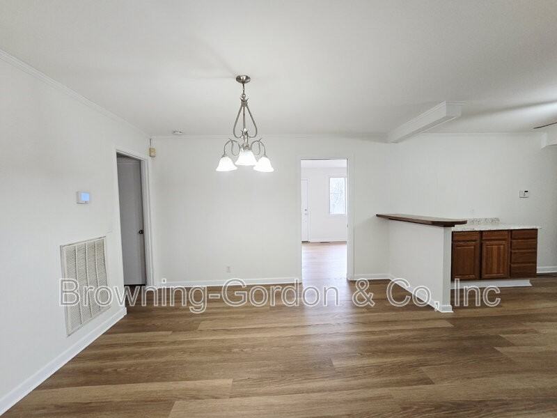 241 Bonnacroft Dr - Photo 7 of 11