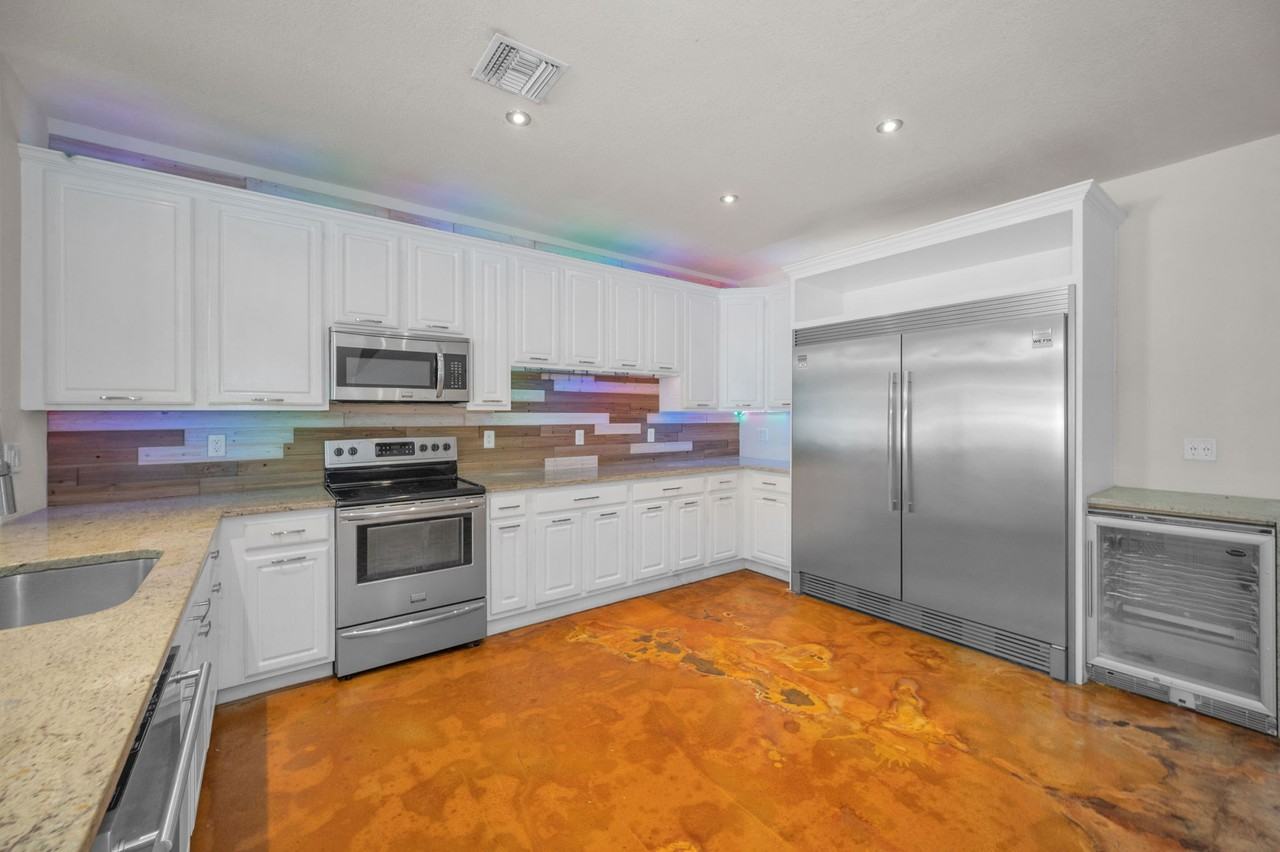 929 Woodbridge Ct - Photo 3 of 50