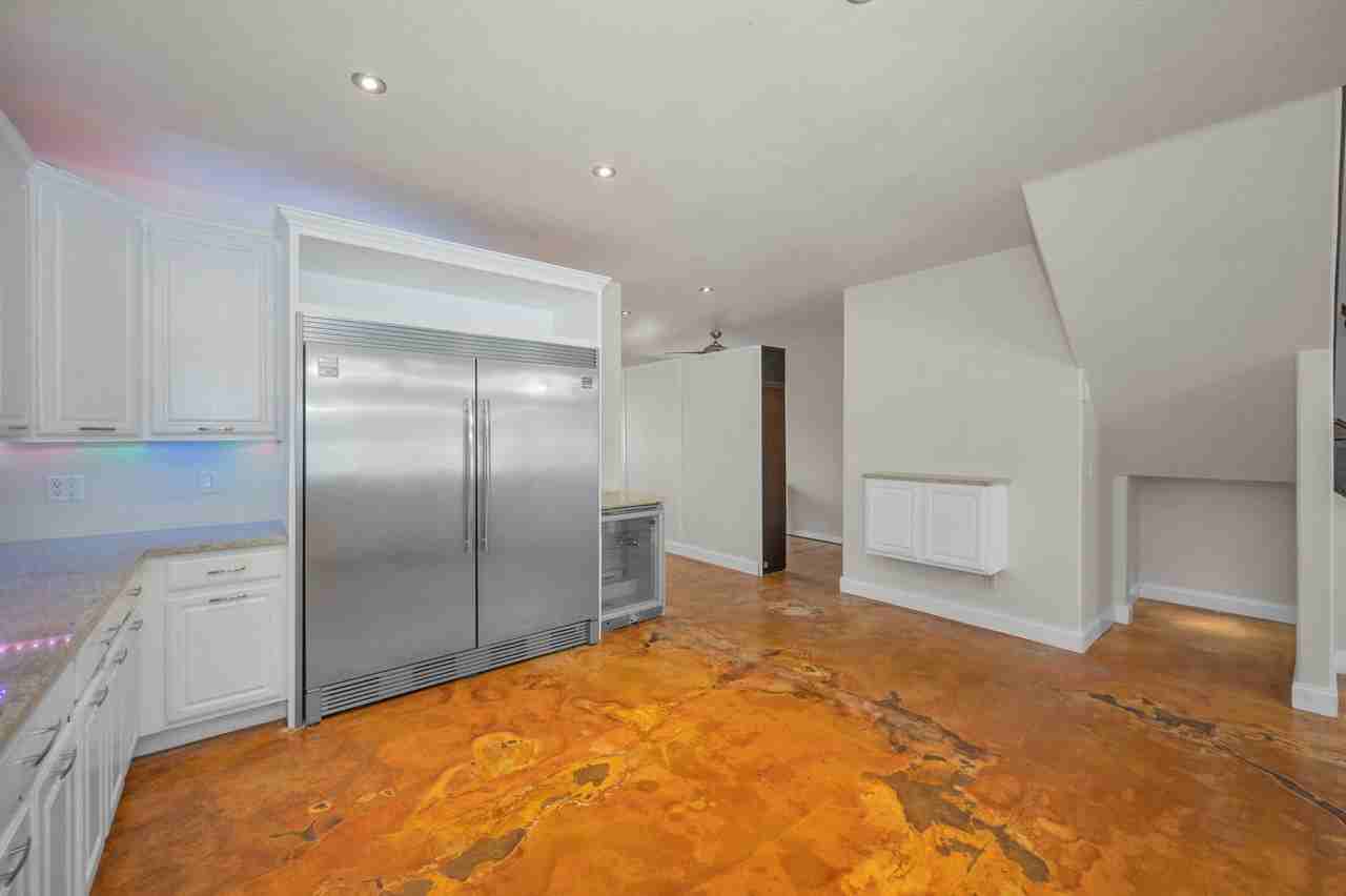 929 Woodbridge Ct - Photo 4 of 50