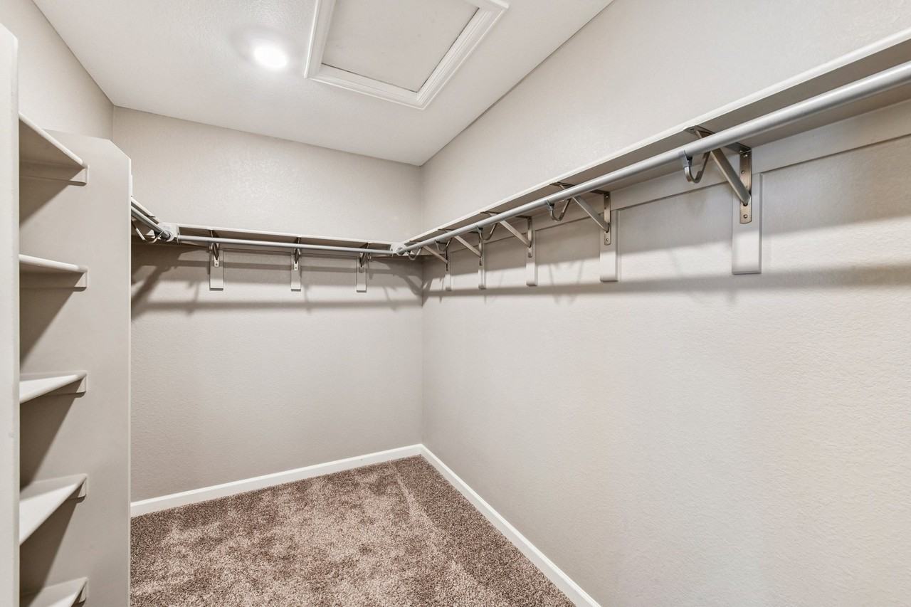 477 Rosette St - Photo 6 of 40