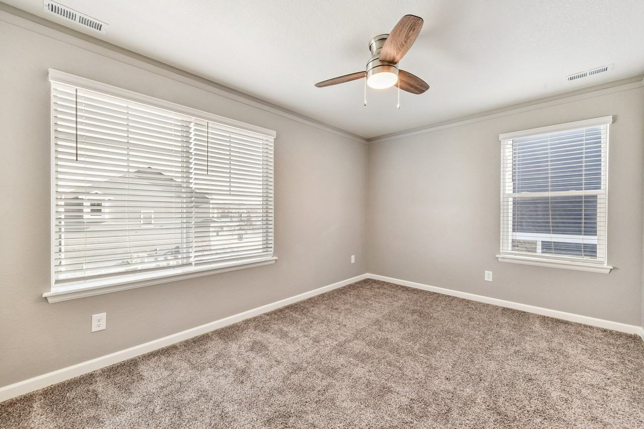 477 Rosette St - Photo 7 of 40