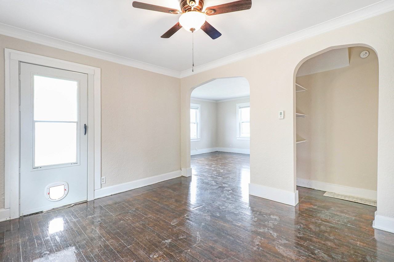 1210 Oakland St - Photo 3 of 11