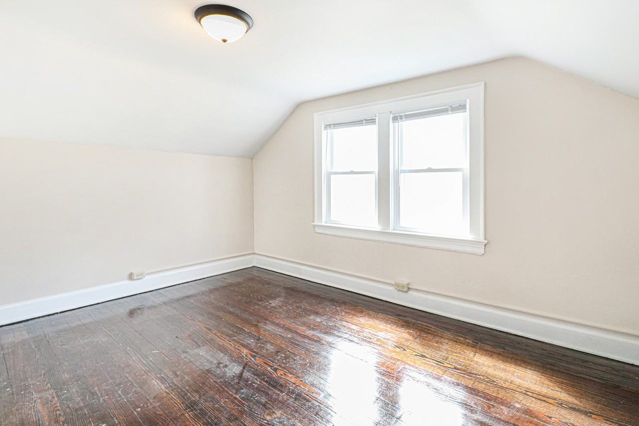 1210 Oakland St - Photo 6 of 11