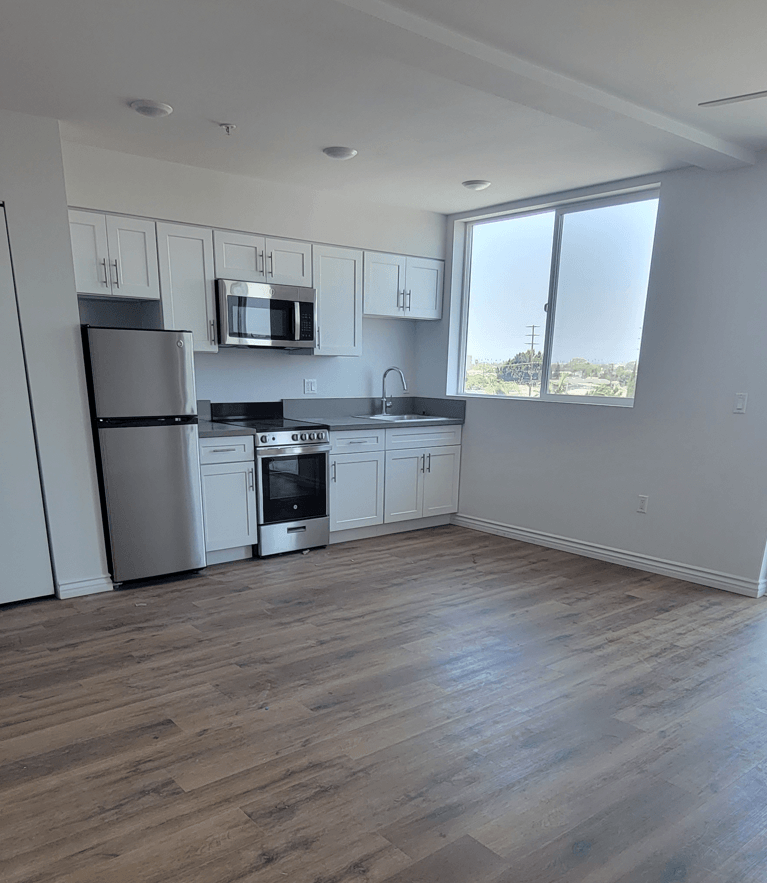 321 E Florence Ave - Photo 5 of 14