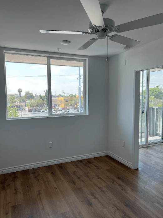 321 E Florence Ave - Photo 7 of 14