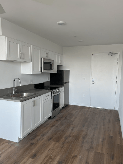 321 E Florence Ave - Photo 5 of 13