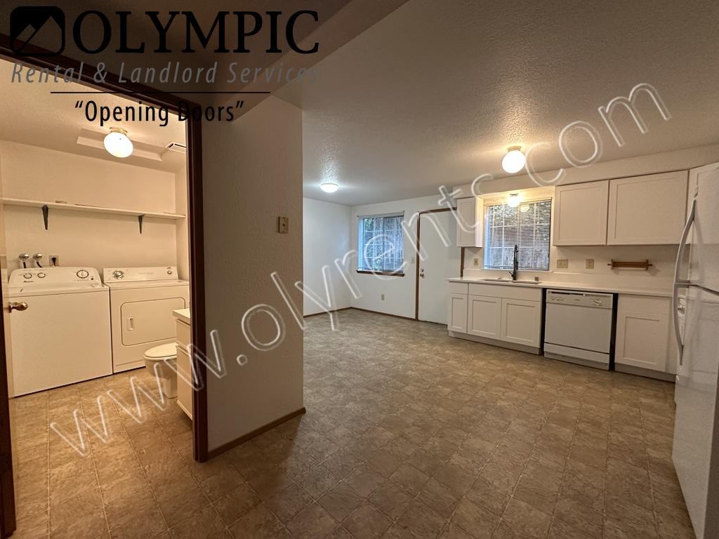 1014 Boundary St Se - Photo 3 of 16