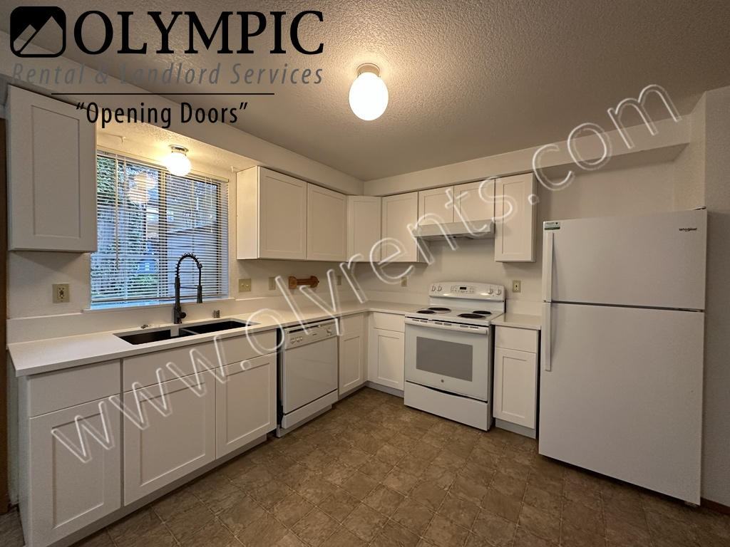 1014 Boundary St Se - Photo 4 of 16