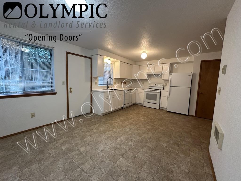 1014 Boundary St Se - Photo 5 of 16