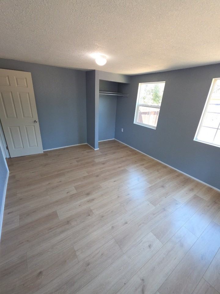 4216 Sunset Ave - Photo 4 of 18