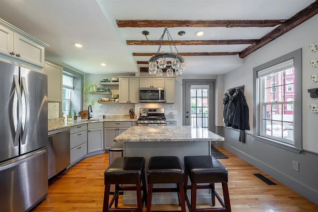 8 Williams St - Photo 2 of 19