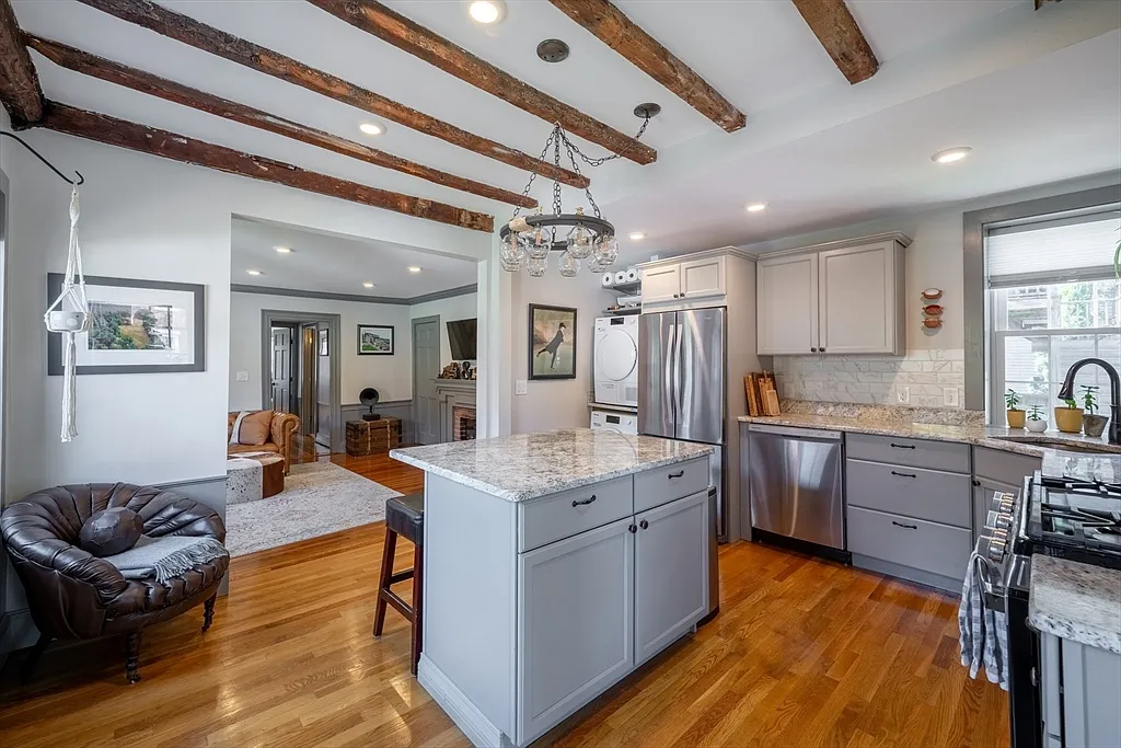 8 Williams St - Photo 4 of 19