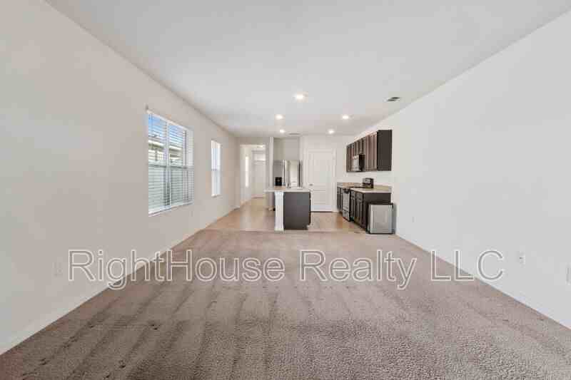 29502 Caspian St - Photo 3 of 22