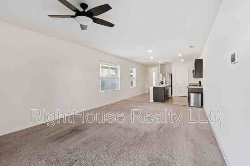 29502 Caspian St - Photo 4 of 22