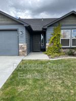 featured image of 1327 N Rogue River St