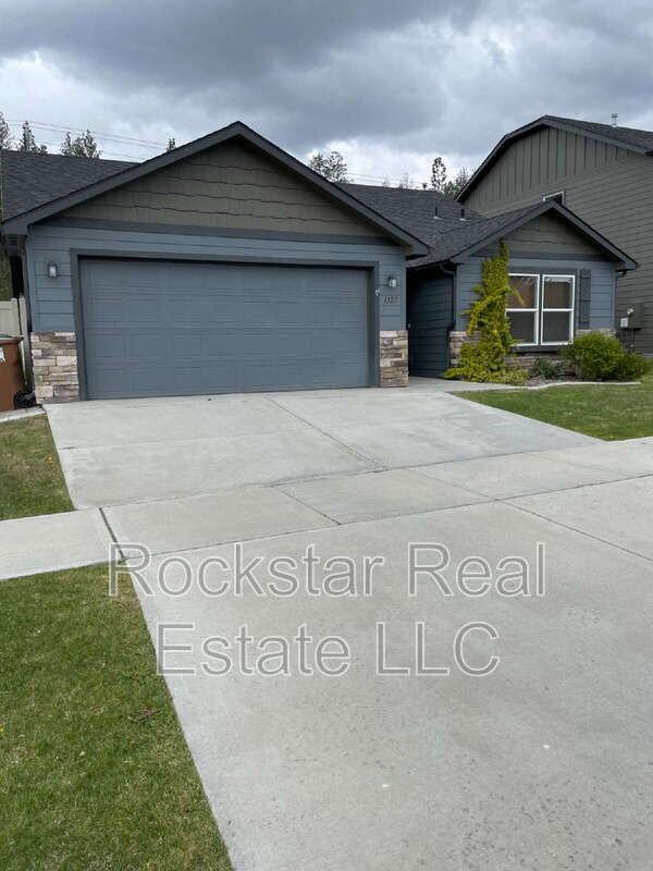 1327 N Rogue River St - Photo 3 of 15