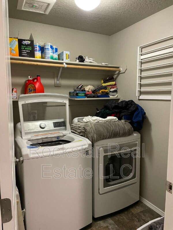 1327 N Rogue River St - Photo 7 of 15