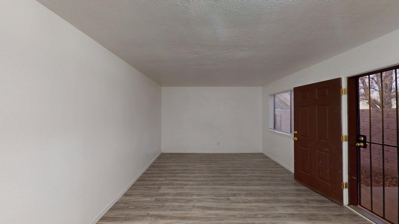 1309 Madeira Dr Se - Photo 5 of 35