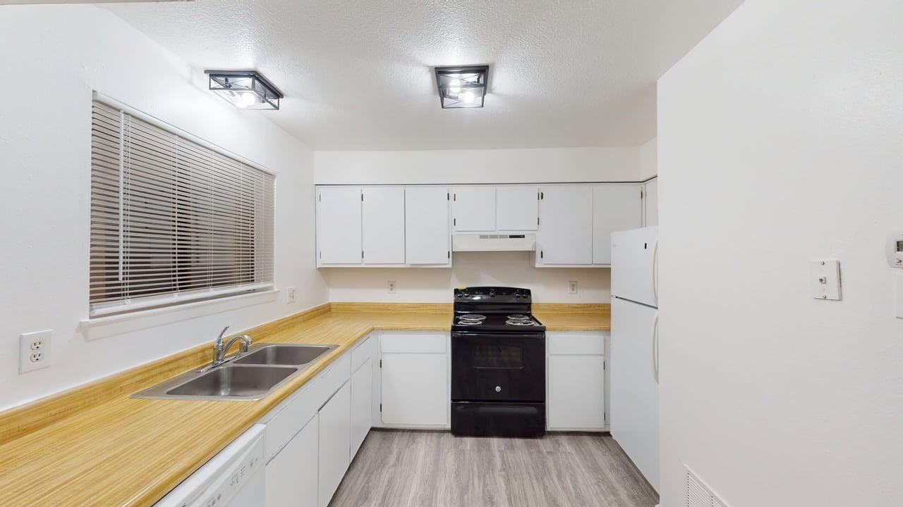 1309 Madeira Dr Se - Photo 6 of 35