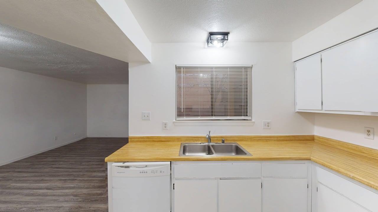 1309 Madeira Dr Se - Photo 7 of 35