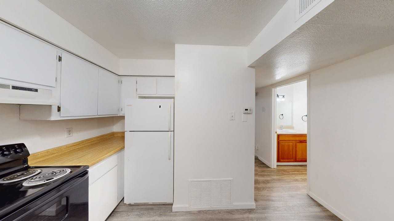 1309 Madeira Dr Se - Photo 4 of 9