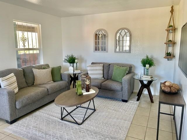 1809 Girard Blvd Se - Photo 3 of 20