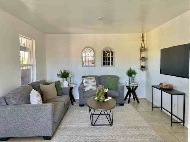 1809 Girard Blvd Se - Photo 6 of 20