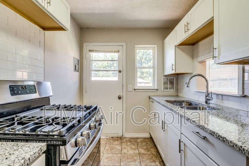 6429 E Cottonwood Ln - Photo 7 of 11